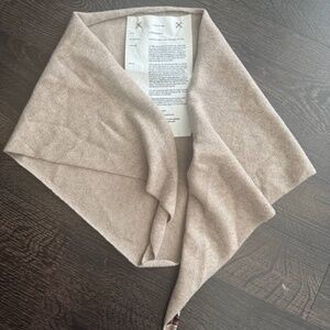 extreme cashmere NWOT knitted cashmere-blend scarf